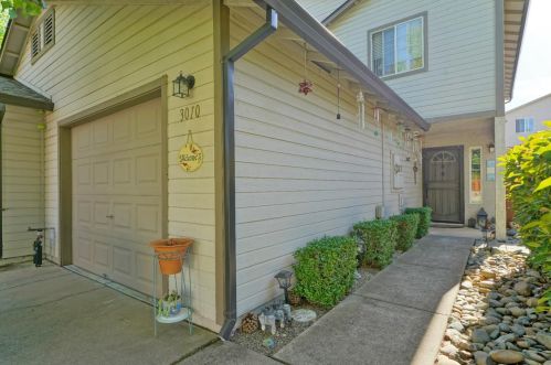 3010 Courtside Dr, Diamond Springs, CA 95619-9271