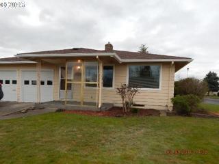2299 Country Clb Ter, Woodburn OR  97071-2331 exterior