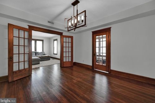 1504 Carlisle Pike, Hanover PA 17331-8820 exterior