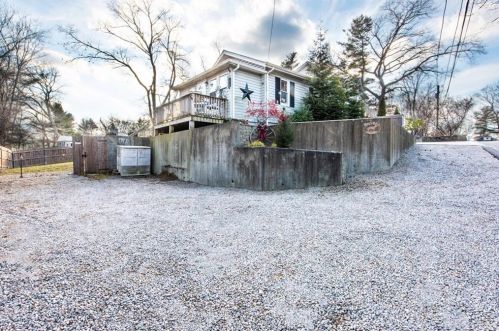 14 Lambert St, Coventry, RI 02816-6138
