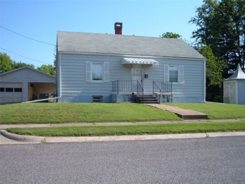 227 Chester St, Nashville, IL 62263-1846