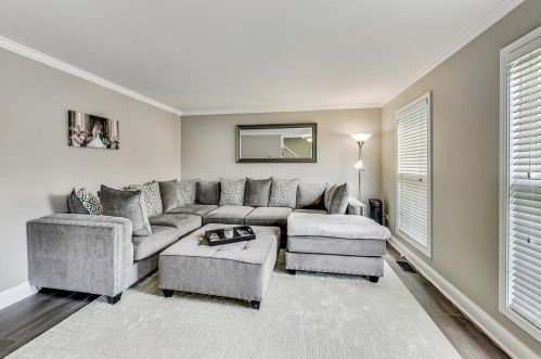 1045 Big Eagle Trl, Carol Stream IL  60188-9153 exterior