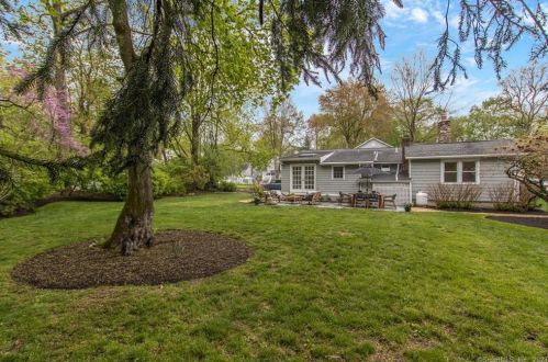1 Mckendry Ct, Norwalk CT  06853-1018 exterior