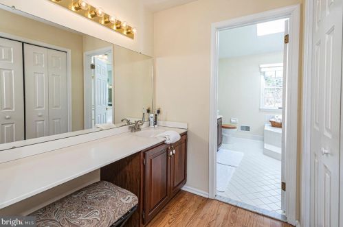 1 Tomlyn Dr, Princeton NJ  08540-4316 exterior