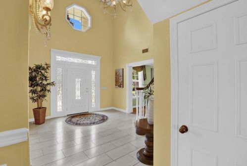 1156 Sugarbush Dr, Vista CA 92084-7464 exterior