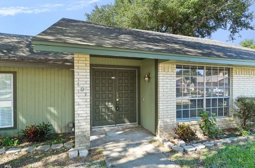 101 Richmond Dr, Victoria, TX 77904-2405