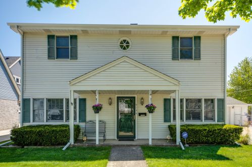 913 Hickory Ave, Arlington Hts, IL 60004-5718