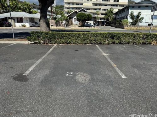 1335 Wilder Ave, Honolulu HI  96822-4294 exterior