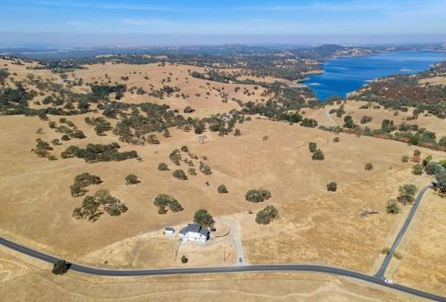 2611 Paloma Rd, Valley Springs, CA 95252-8506