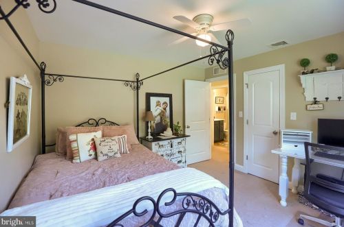 101 Shatto Dr, Carlisle PA  17013-2120 exterior