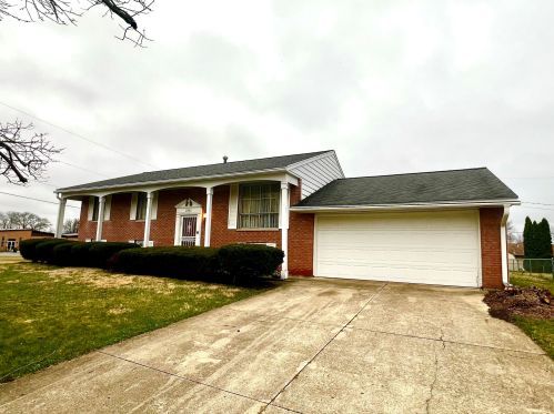 2923 Cavins Dr, Springfield, OH 45503-2037