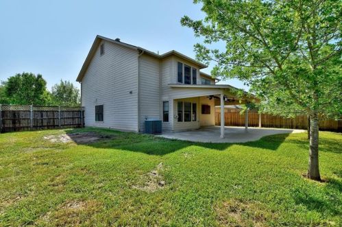 400 Masonwood Dr, Uhland TX 78640-4609 exterior