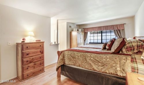 2548 Hawk St, Simi Valley CA 93065-2365 exterior