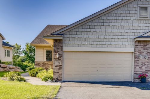 1237 Highridge Ct, Saint Paul, MN 55109-1975
