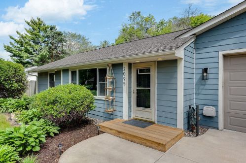 2095 Blomquist Ave, Saint Paul MN  55110-4701 exterior