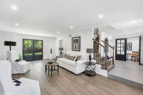 3586 Lathrop Ave, Simi Valley CA  93063-1119 exterior