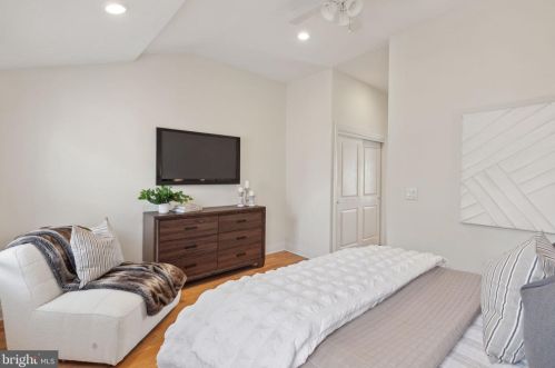 546 Manton St, Philadelphia PA 19147-5118 exterior