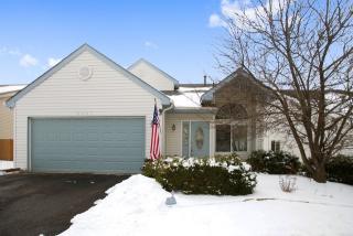 2341 Buckingham Cir, Downers Grove, IL 60517-1874