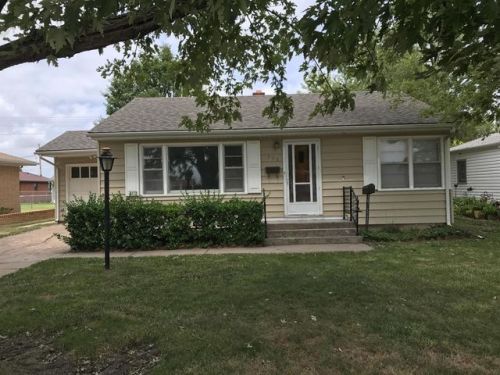 356 10th St, Hoisington, KS 67544-1716