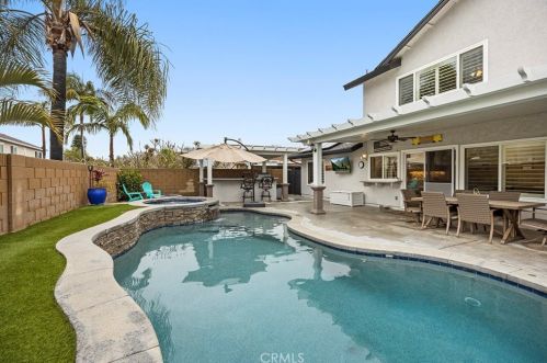 7563 Camino Tampico, Anaheim, CA 92808-1037