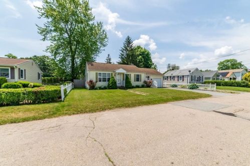 32 Stanmore Rd, Warwick, RI 02889-2220