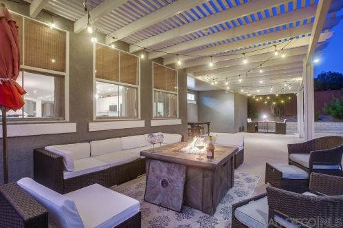 5057 Bella Collina St, Oceanside CA  92056-1924 exterior