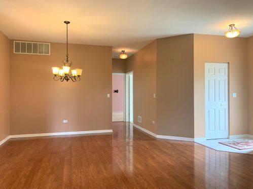 21449 Papoose Lake Dr, Joliet, IL 60403-1560