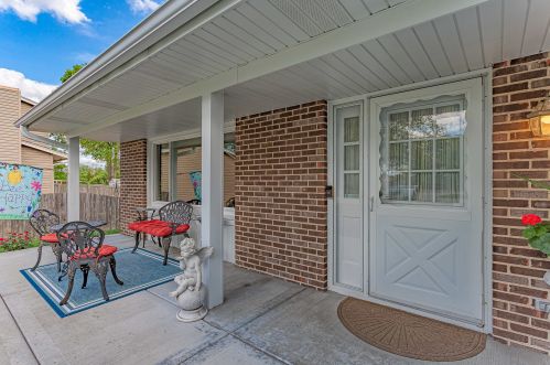 1505 White Trl, Elk Grove Vlg, IL 60007-2848