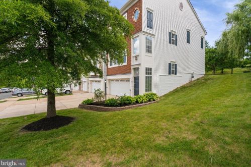 16571 Bramblewood Ln, Woodbridge, VA 22191-6014