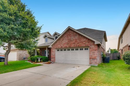 5820 Downs Dr, Fort Worth, TX 76179-7367