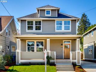 613 79th Ave, Portland, OR 97213-6912