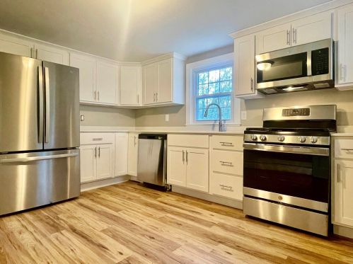 11 Apple Way, Weare, NH 03281-5901