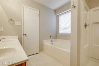 2713 Briscoe Dr, Fort Worth TX  76108-4973 exterior