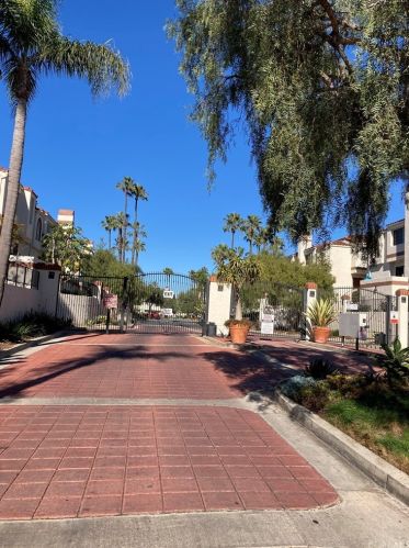 2971 Plaza Del Amo, Torrance CA  90503-7340 exterior