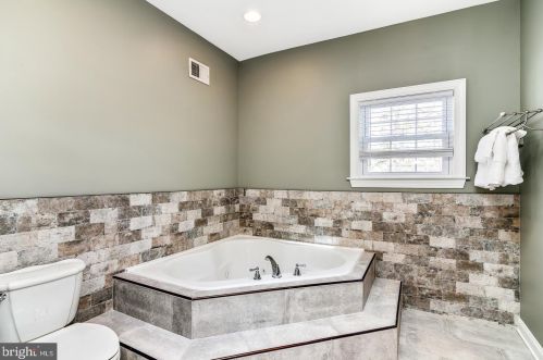 1029 Cleveland St, Philadelphia PA 19146-2648 exterior