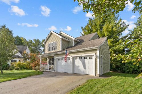 33 Donna St, Nashua, NH 03060-3607