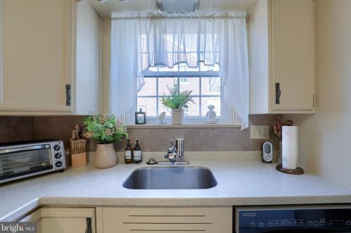 946 Salisbury Ct, Lancaster PA  17601-5164 exterior