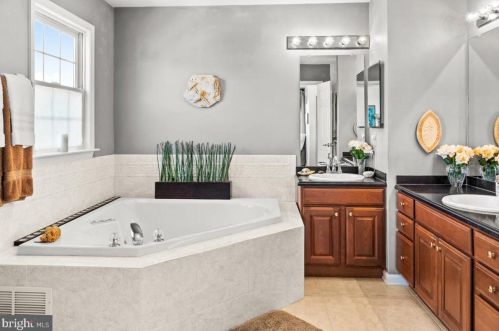 30 St, Trenton NJ 08691-4145 exterior