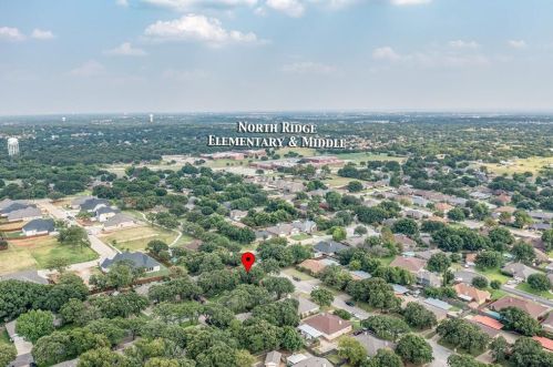 7025 Lincoln Dr, Fort Worth TX  76182-7663 exterior