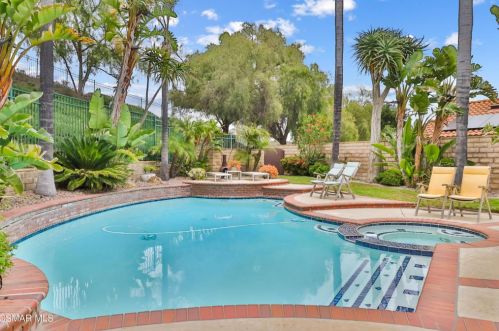 234 Clevenger Ave, Simi Valley, CA 93065-7002