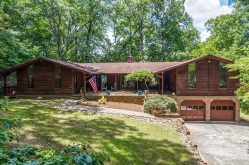 5055 Shore Dr, Conyers GA  30094-4711 exterior