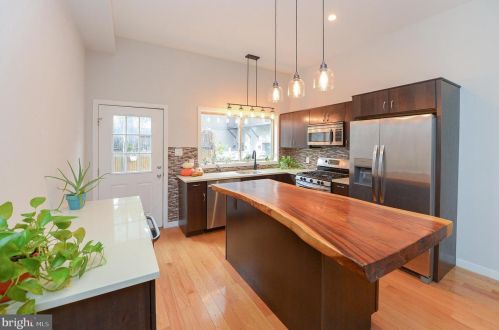 1306 4 St, Philadelphia PA 19140-5652 exterior