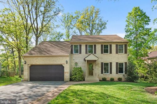 11204 Longwood Grove Dr, Herndon, VA 20194-1302