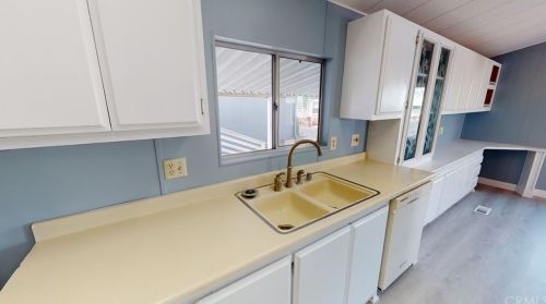 330 Magpie Ln, Santa Ana CA  92708-5822 exterior