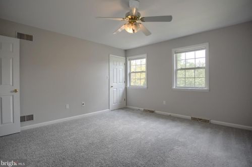 9 Mill Pond Dr, Lancaster PA  17603-7412 exterior