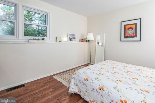 15 Robert Rd, Princeton NJ  08540-5332 exterior