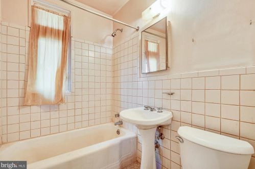 8407 Tahona Dr, Silver Spring MD 20903-3210 exterior