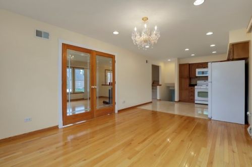 8600 Stolting Rd, Niles IL  60714-1817 exterior