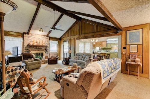 4605 Applewood Rd, Fort Worth, TX 76133-7437