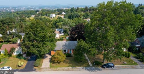 327 Edgehill Rd, York, PA 17403-4705